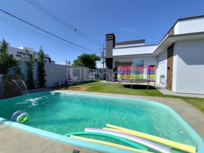 Foto Casa com 3 Dormitórios