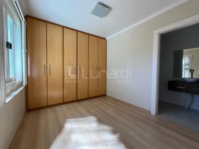 Foto Casa com 4 Dormitórios