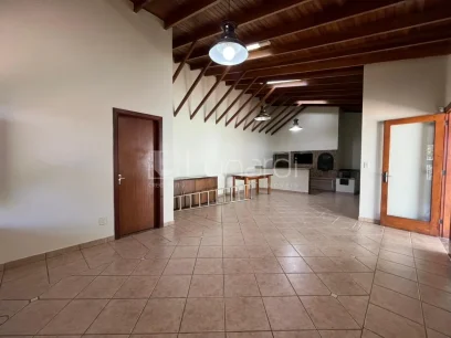 Foto Casa com 4 Dormitórios