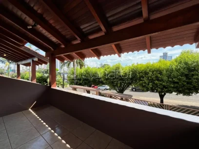 Foto Casa com 3 Dormitórios