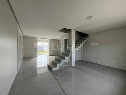 Foto Sobrado com 3 Dormitórios