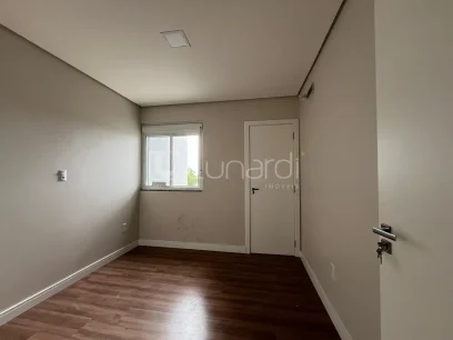 Foto Sobrado com 3 Dormitórios