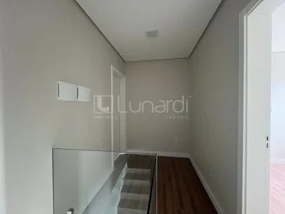 Foto Sobrado com 3 Dormitórios