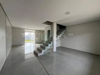 Foto Sobrado com 3 Dormitórios