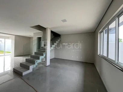 Foto Sobrado com 3 Dormitórios