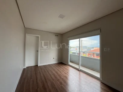 Foto Sobrado com 3 Dormitórios