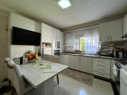 Foto Casa com 4 Dormitórios