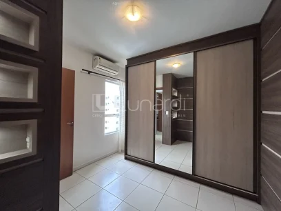 Foto Apartamento com 2 Dormitórios