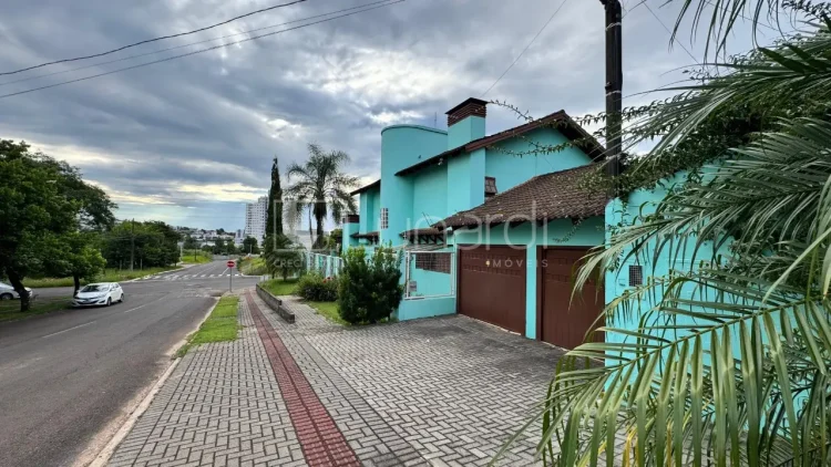 Casa com 4 Dormitórios