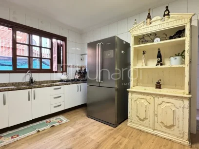 Foto Casa com 4 Dormitórios