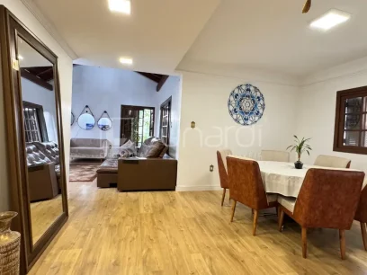 Foto Casa com 4 Dormitórios