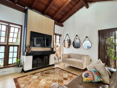 Foto Casa com 4 Dormitórios