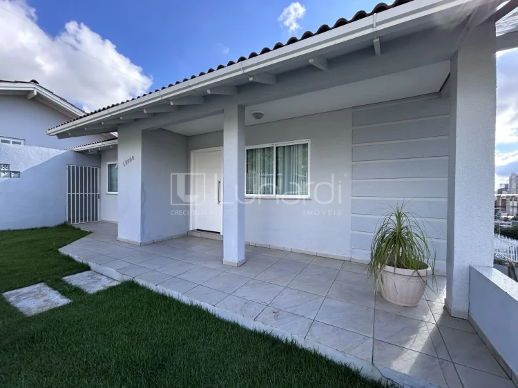 Casa com 4 Dormitórios - Lunardi Imóveis