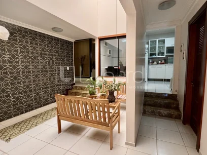 Casa com 4 Dormitórios - Miniatura - Lunardi Imóveis