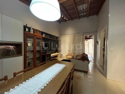 Foto Casa com 3 Dormitórios