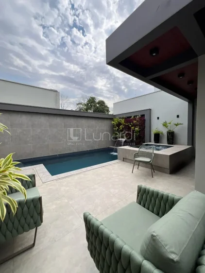 Casa com 3 Dormitórios - Lunardi Imóveis