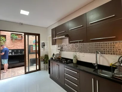 Casa com 3 Dormitórios - Miniatura - Lunardi Imóveis