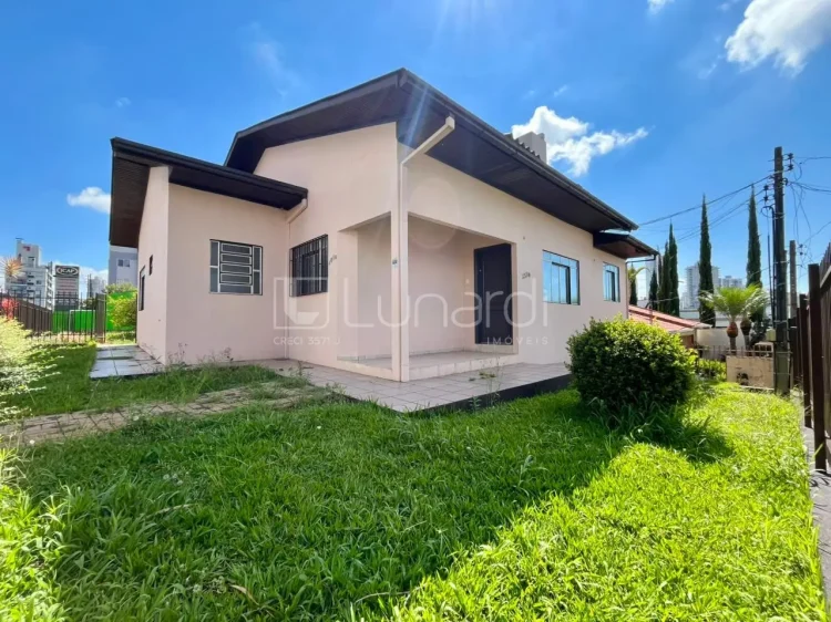 Casa com 3 Dormitórios - Lunardi Imóveis