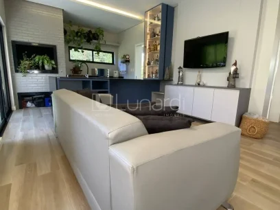 Casa com 4 Dormitórios - Miniatura - Lunardi Imóveis