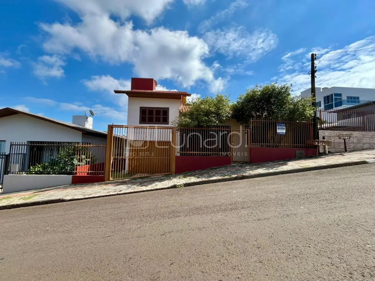 Casa com 3 Dormitórios - Lunardi Imóveis