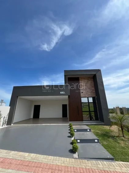 Casa com 3 Dormitórios - Lunardi Imóveis