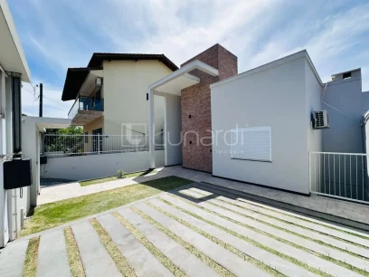 Casa com 3 Dormitórios - Miniatura - Lunardi Imóveis