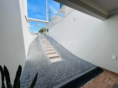 Casa com 3 Dormitórios - Miniatura - Lunardi Imóveis