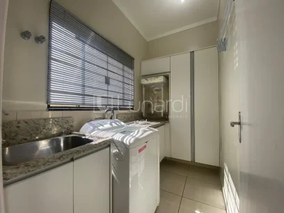 Casa com 3 Dormitórios - Miniatura - Lunardi Imóveis