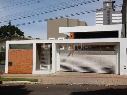 Casa com 3 Dormitórios - Lunardi Imóveis