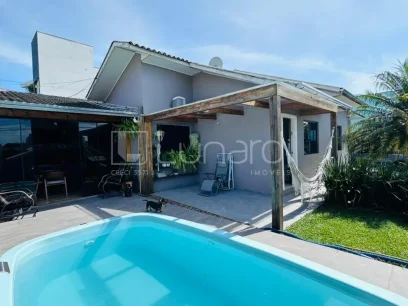 Casa com 3 Dormitórios - Lunardi Imóveis