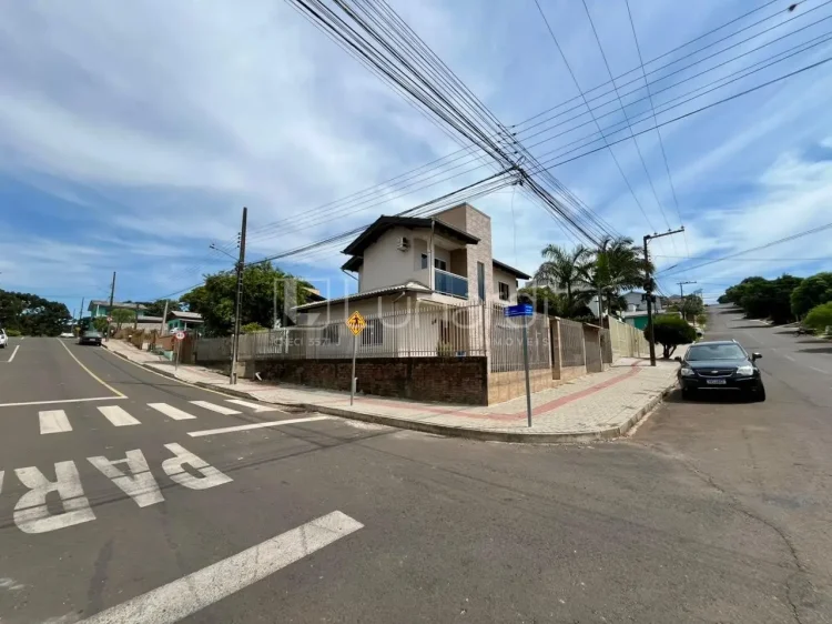 Casa com 3 Dormitórios - Lunardi Imóveis