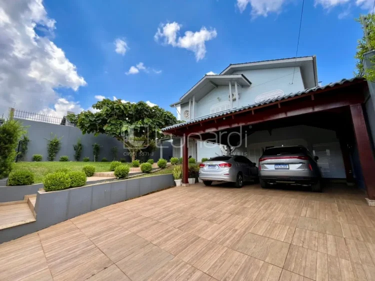 Casa com 4 Dormitórios - Lunardi Imóveis