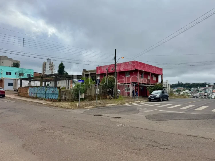 Casa com 4 Dormitórios - Lunardi Imóveis