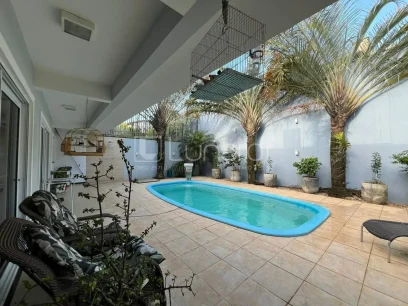 Casa com 3 Dormitórios - Lunardi Imóveis