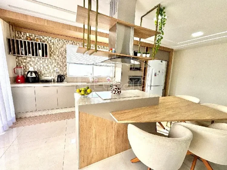 Casa com 4 Dormitórios - Lunardi Imóveis