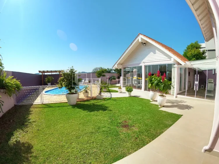 Casa com 5 Dormitórios - Lunardi Imóveis