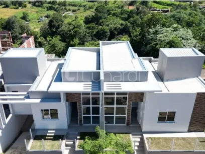 Casa com 3 Dormitórios - Lunardi Imóveis