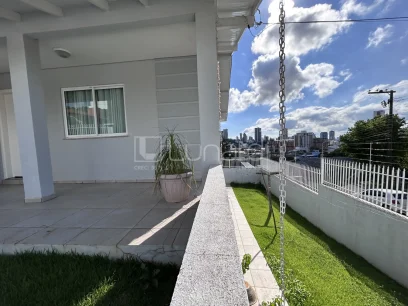 Casa com 4 Dormitórios - Miniatura - Lunardi Imóveis