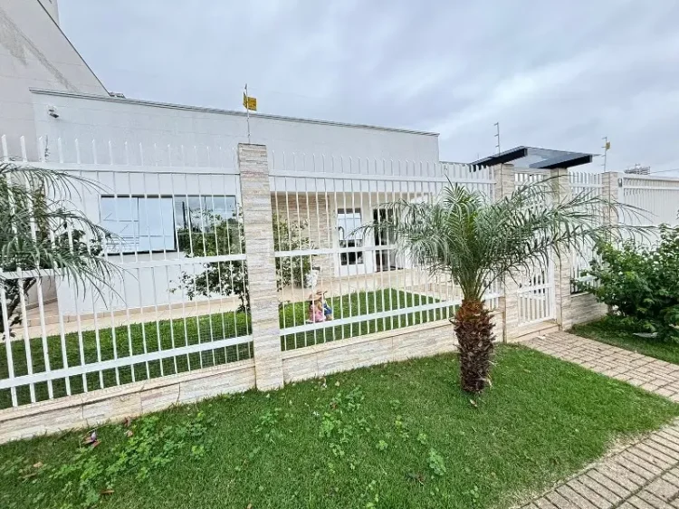 Casa com 3 Dormitórios - Lunardi Imóveis