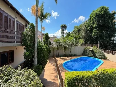 Casa com 4 Dormitórios - Lunardi Imóveis