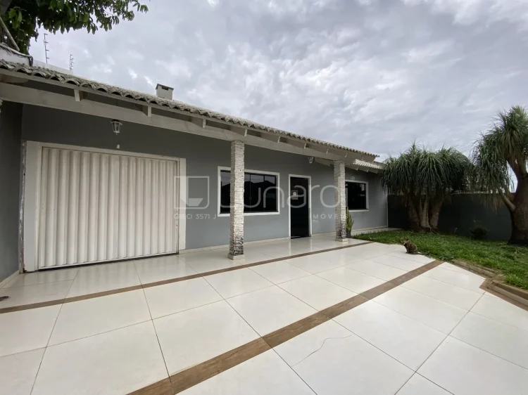 Casa com 3 Dormitórios - Lunardi Imóveis