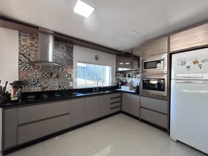 Casa com 3 Dormitórios - Miniatura - Lunardi Imóveis