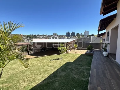 Casa com 3 Dormitórios - Miniatura - Lunardi Imóveis