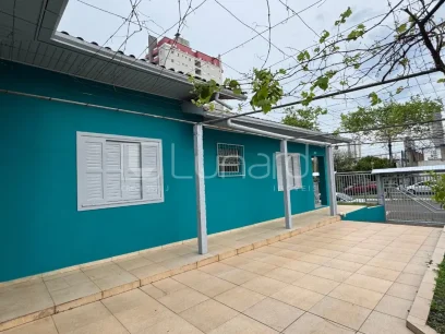 Casa com 3 Dormitórios - Miniatura - Lunardi Imóveis