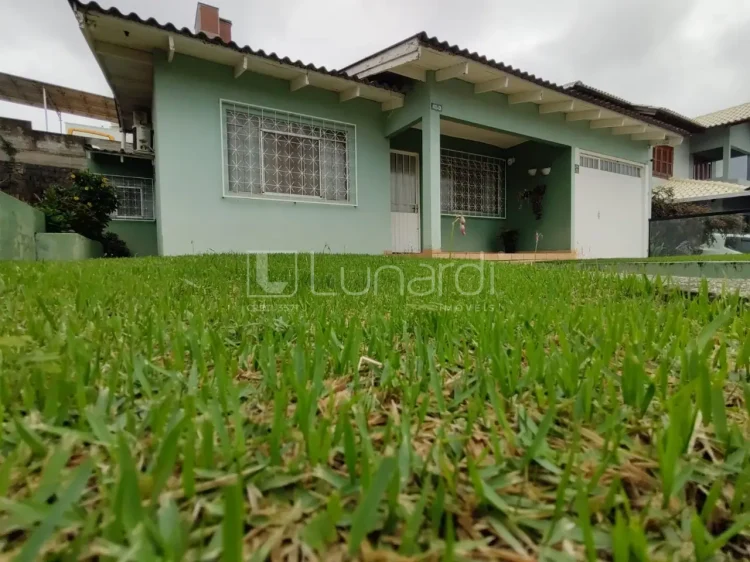 Casa com 4 Dormitórios - Lunardi Imóveis