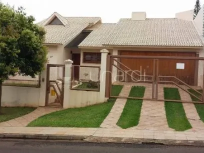 Casa com 4 Dormitórios - Lunardi Imóveis