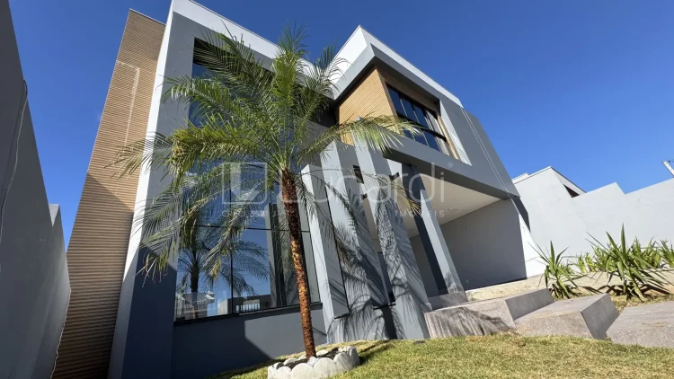 Casa com 3 Dormitórios - Lunardi Imóveis