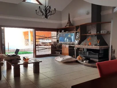 Casa com 4 Dormitórios - Miniatura - Lunardi Imóveis