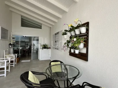 Casa com 4 Dormitórios - Miniatura - Lunardi Imóveis