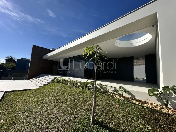 Casa com 3 Dormitórios - Lunardi Imóveis